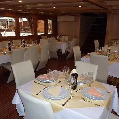 Cruise From Dubrovnik On M/y Dalvin Szálloda Šibenik