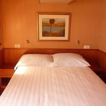 Cruise From Dubrovnik On M/y Dalvin 5*